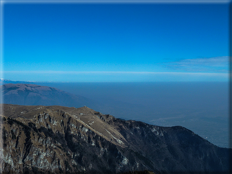 foto Salita dal Monte Tomba a Cima Grappa